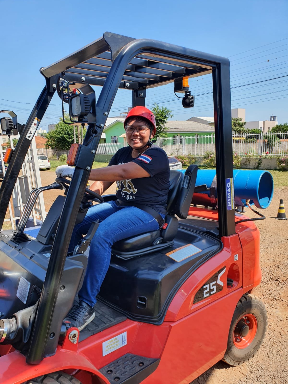 Mariele em treinamento prático de segurança do trabalho