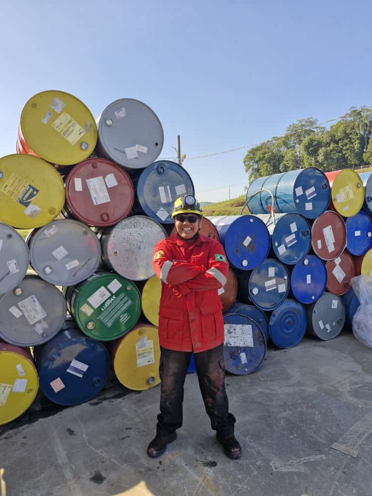 Mariele atuando na área de segurança do trabalho
